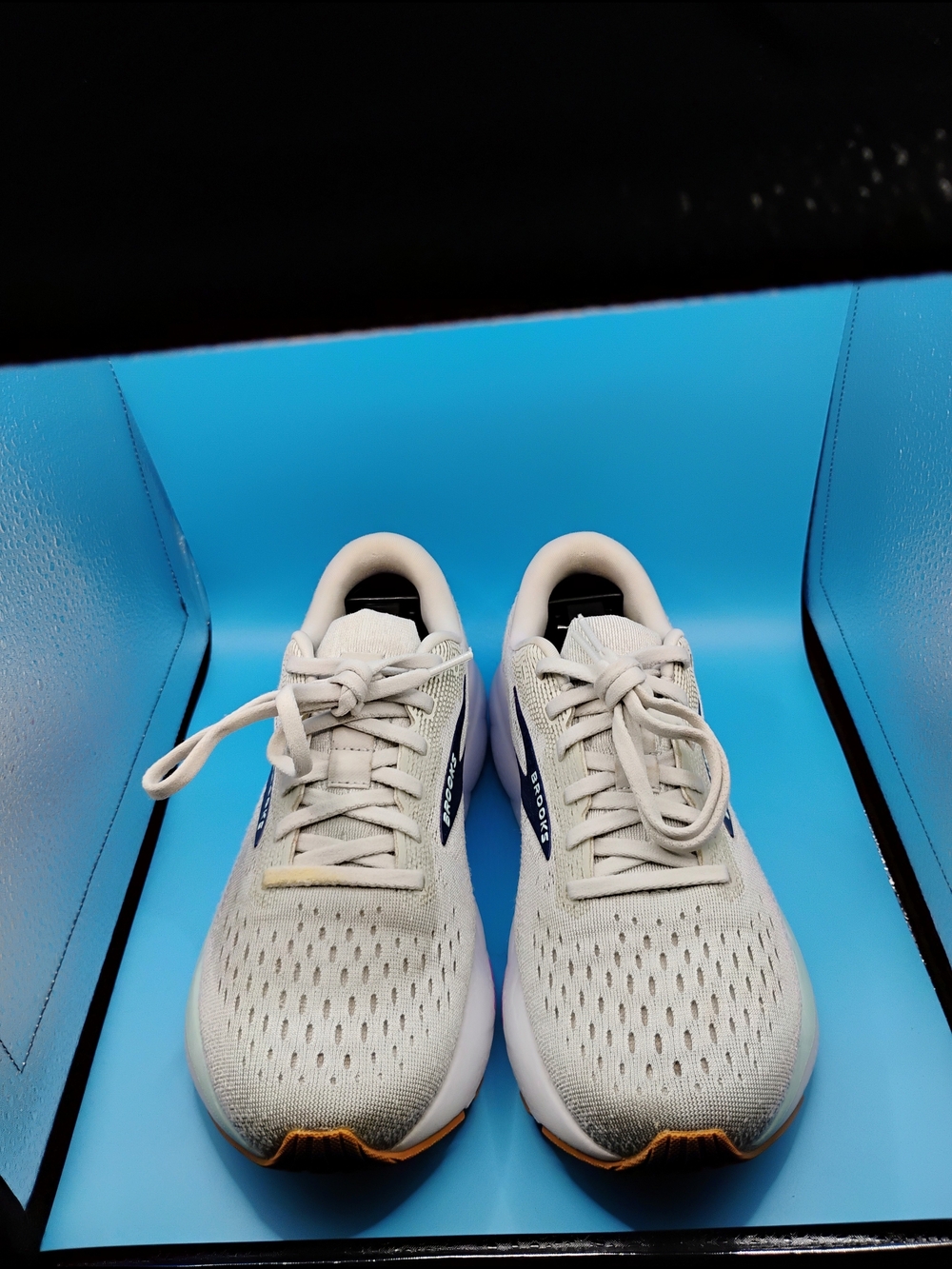 BROOKS   Running Shoes